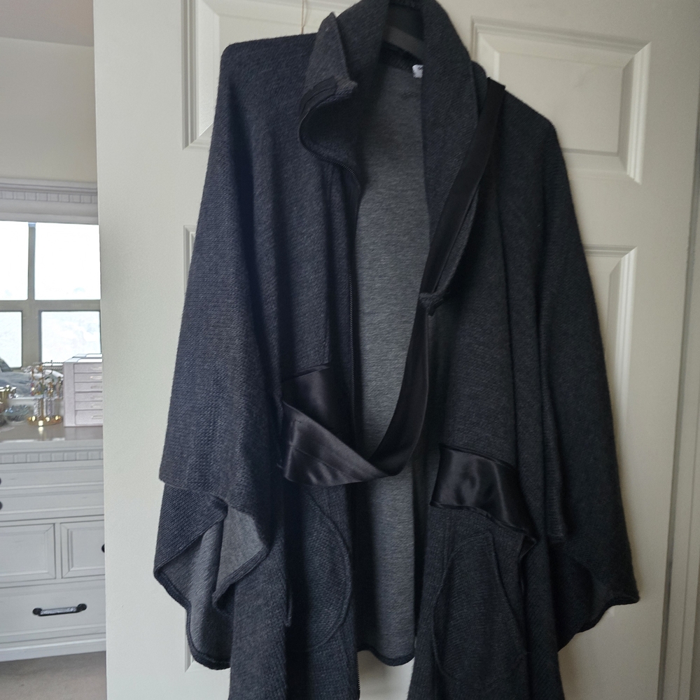 Elegant Gray Women's Sweater